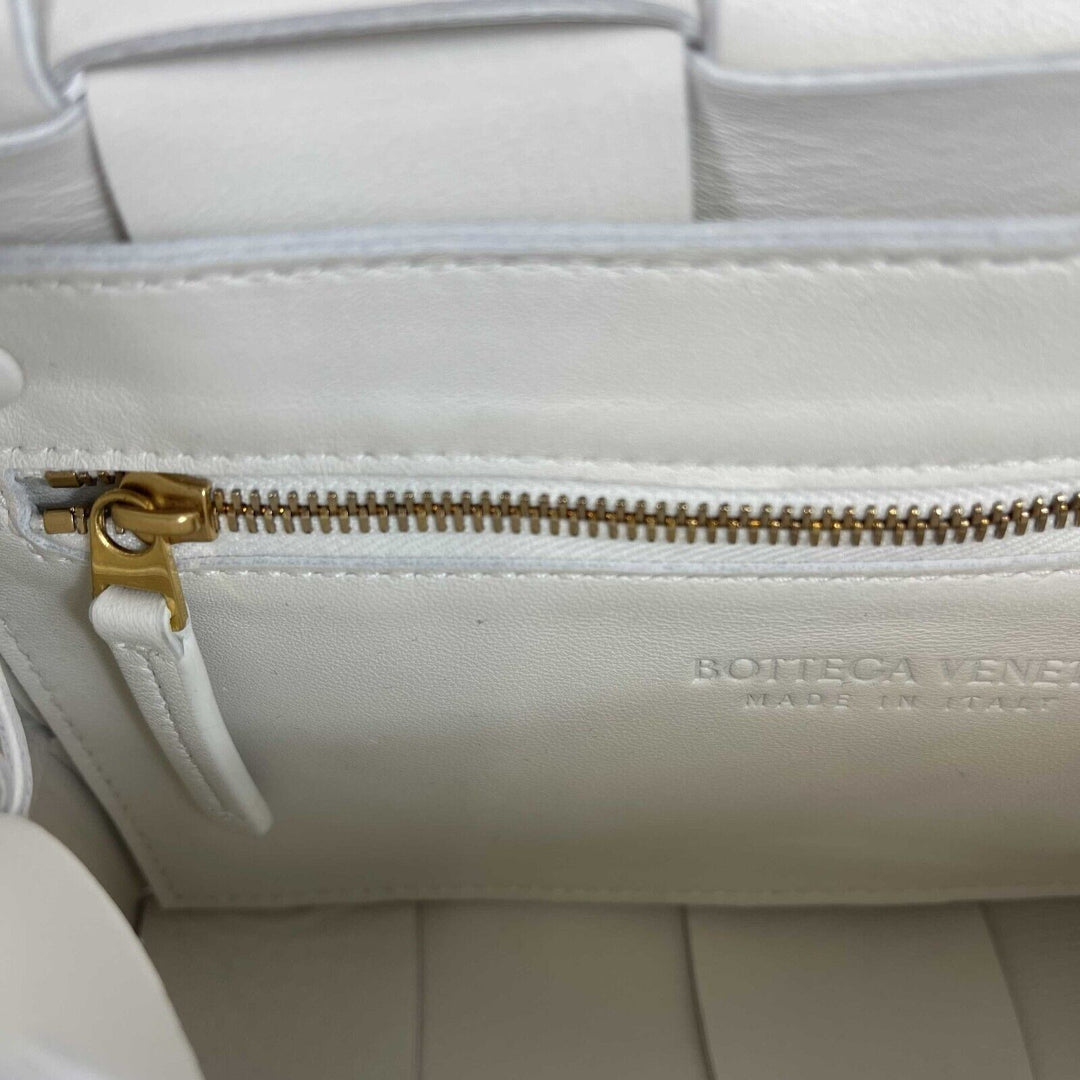 Bottega veneta - Off White Intrecciato-Woven Cassette Lambskin Shoulder Bag