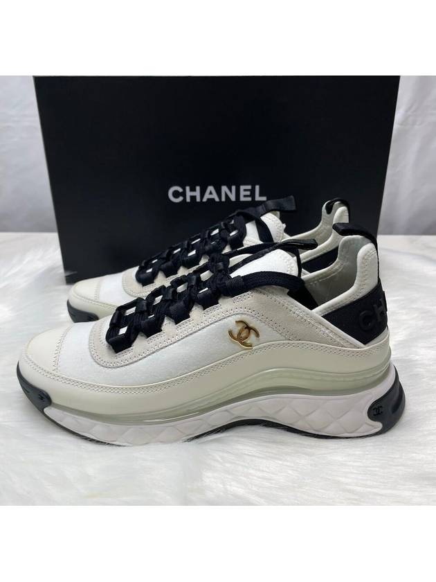Mixed Fibers Velvet Calfskin Low Top Sneakers Ivory Chanel
