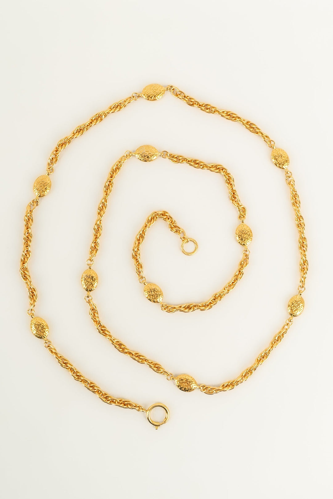 Collier / sautoir en m√©tal dor√© Chanel
