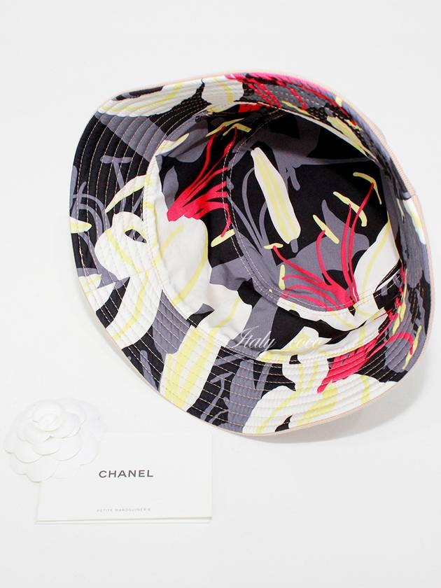 CC Logo Reversible Bucket Hat Beige Chanel