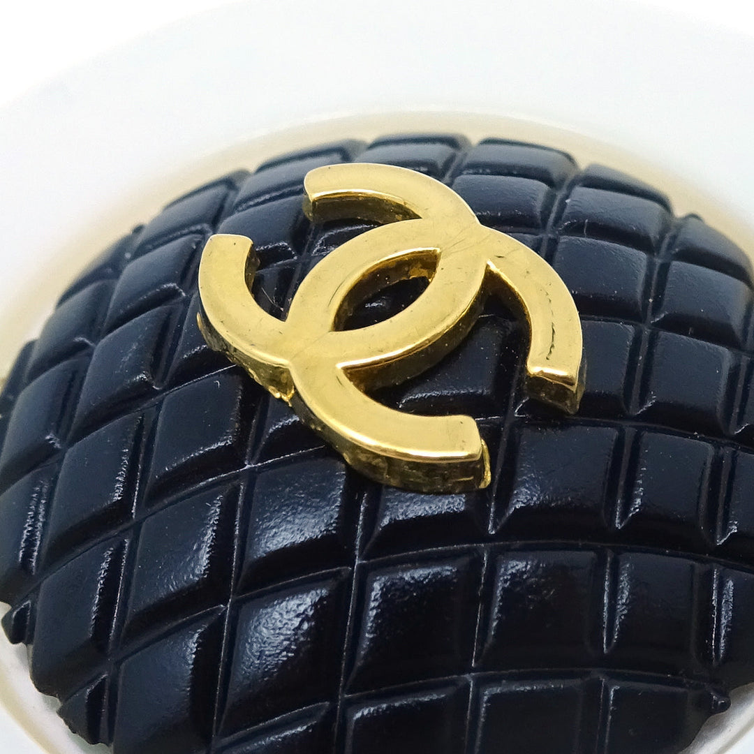 Top Quality Chanel White Black Button Shell Earrings Clip-On