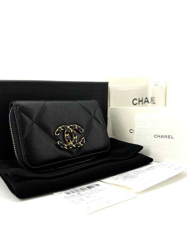 19 Zipper card wallet Chanel