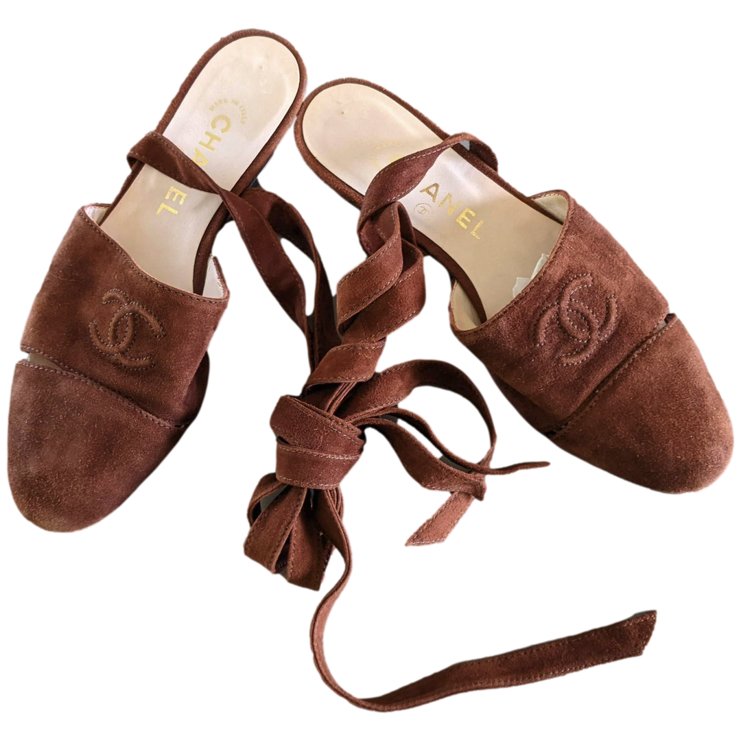 Chanel 1990s Noisette Suede Spartiates Flat Pumps en Daim Xtra Soft Sz 38