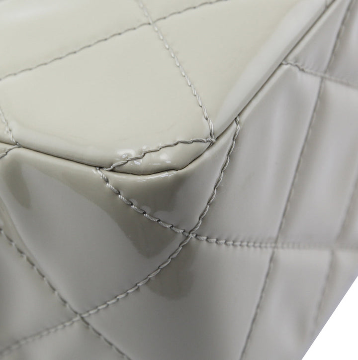 Chanel Off-White Zipped Shoulder Bag