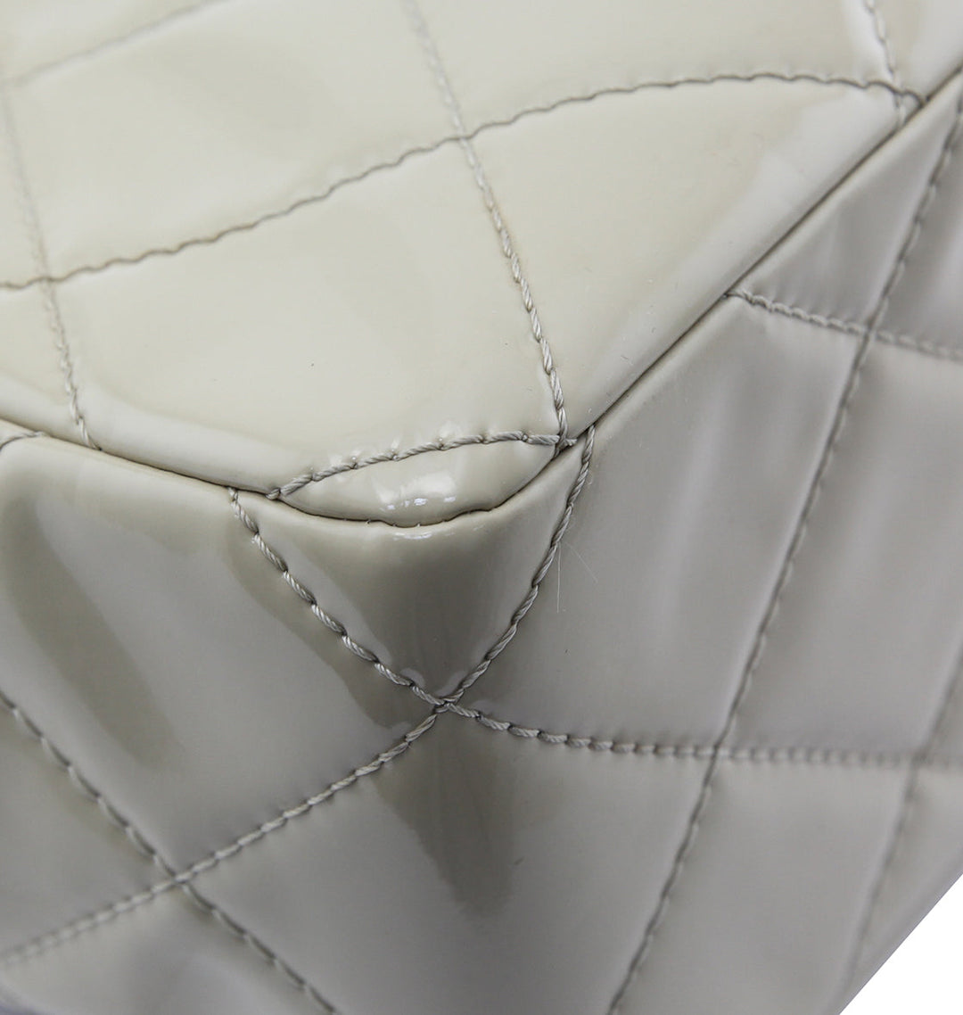 Chanel Off-White Zipped Shoulder Bag