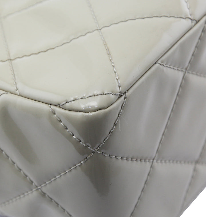 Chanel Off-White Zipped Shoulder Bag