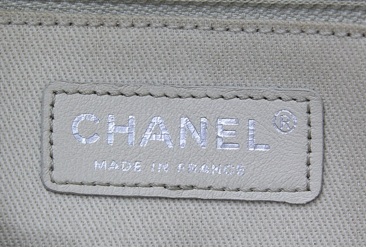 Chanel Off-White Zipped Shoulder Bag
