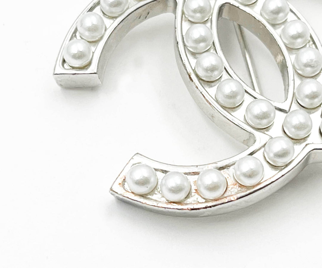 Top Quality Chanel Classic Silver CC Pearl Brooch