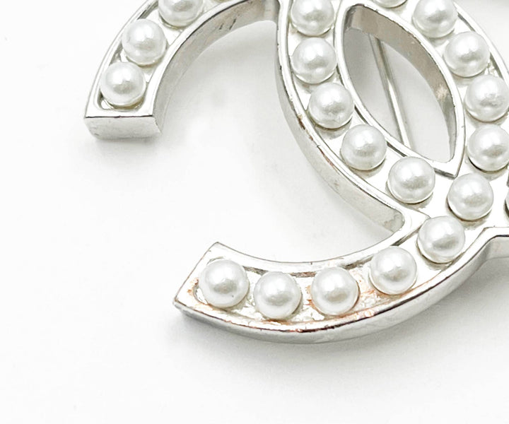 Top Quality Chanel Classic Silver CC Pearl Brooch