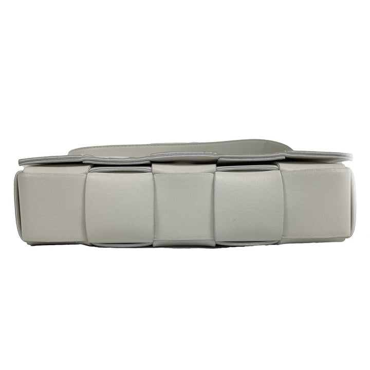 Bottega veneta - Off White Intrecciato-Woven Cassette Lambskin Shoulder Bag