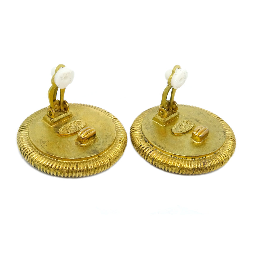 Top Quality Chanel Button Earrings Clip-On Gold Shell 94P