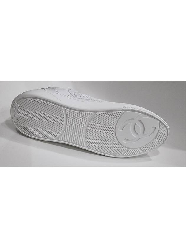 CC Logo Calfskin Low Top Sneakers White Chanel
