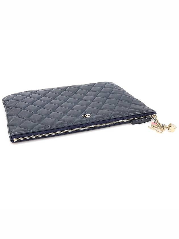 A82415 Navy Lambskin Gold Classic Charm Decoration New Medium Clutch 22nd Chanel