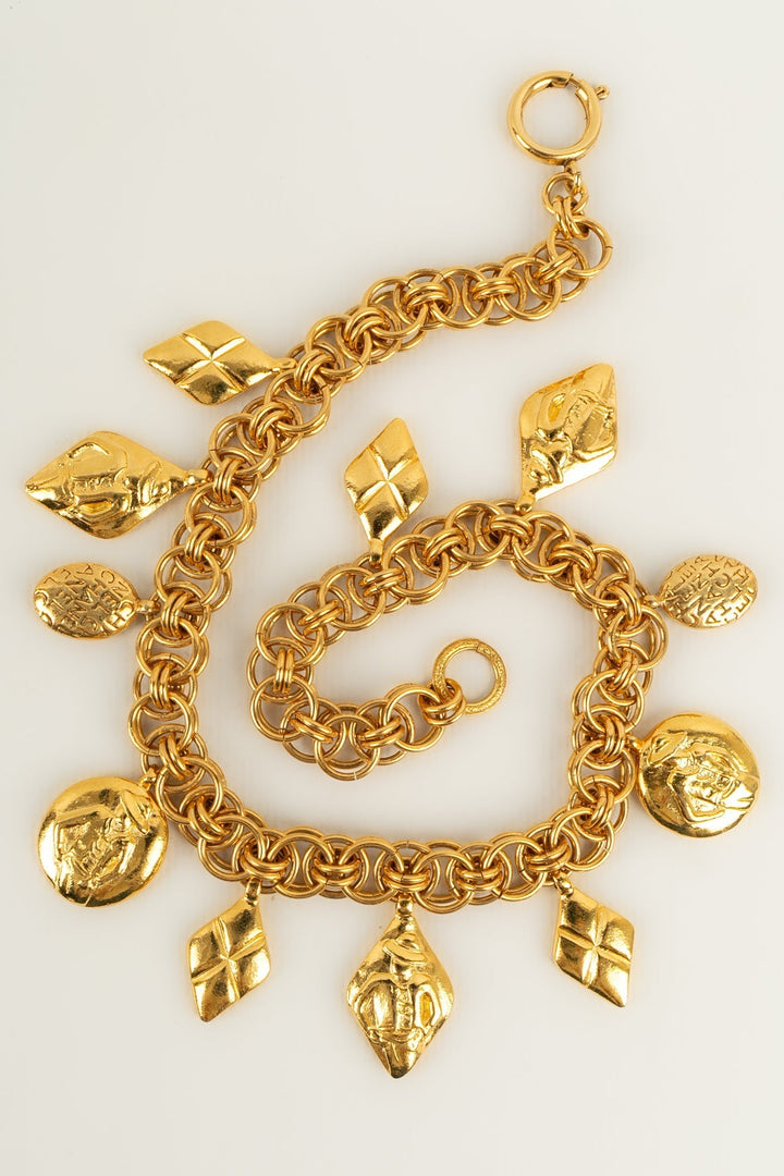 Collier dor√© Chanel