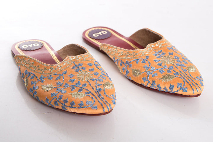 Cydney Mandel Peach Embroidered Loafers SZ 6