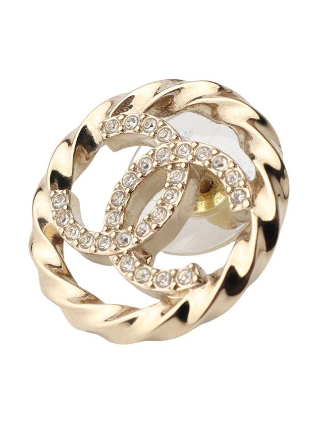 ABA208 CC logo crystal round earrings 33778 1 Chanel