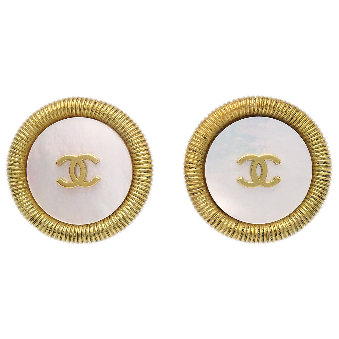 Top Quality Chanel Button Earrings Clip-On Gold Shell 94P