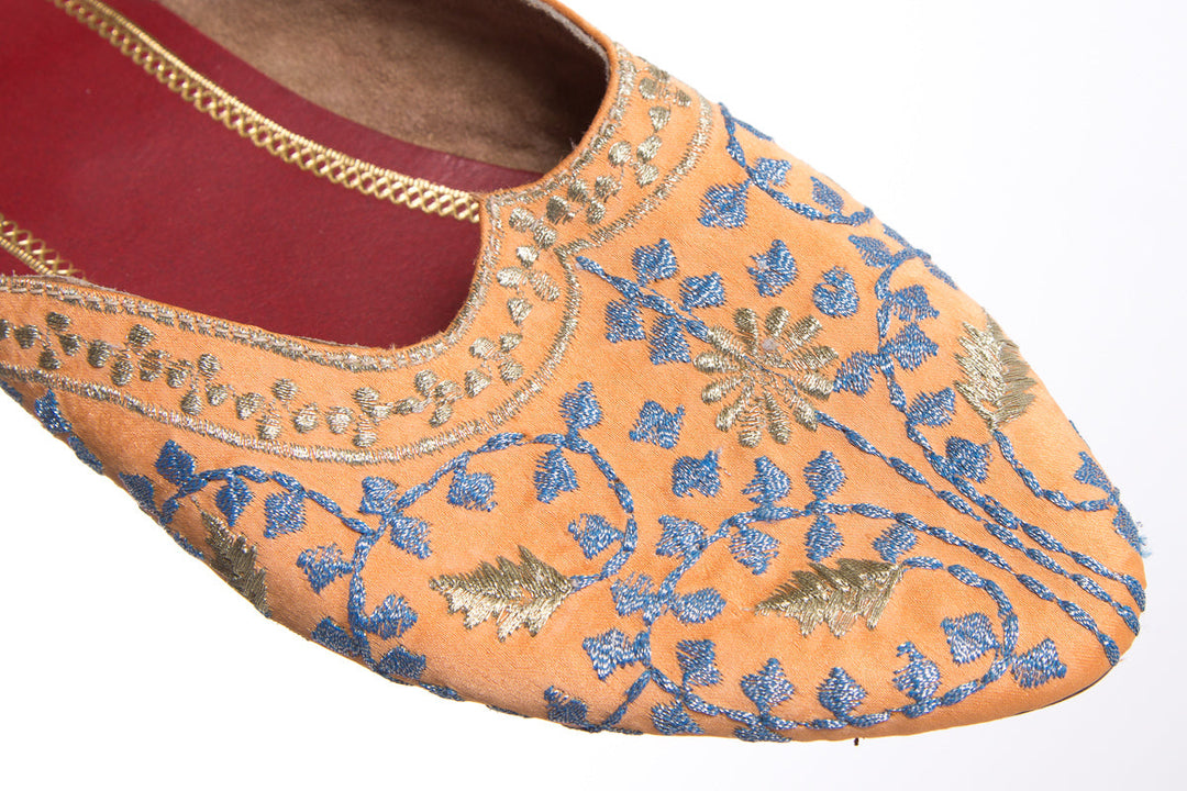 Cydney Mandel Peach Embroidered Loafers SZ 6