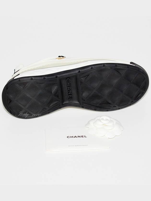 Mixed Fibers Velvet Calfskin Low Top Sneakers Ivory Chanel