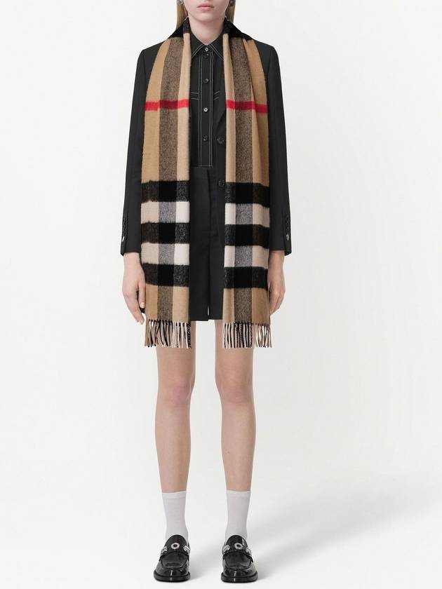 Burberry Check Fringe Cashmere Muffler