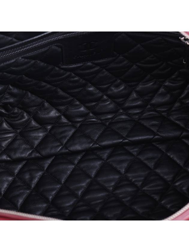 Burgundy leather cocoon large shoulder bag Chanel