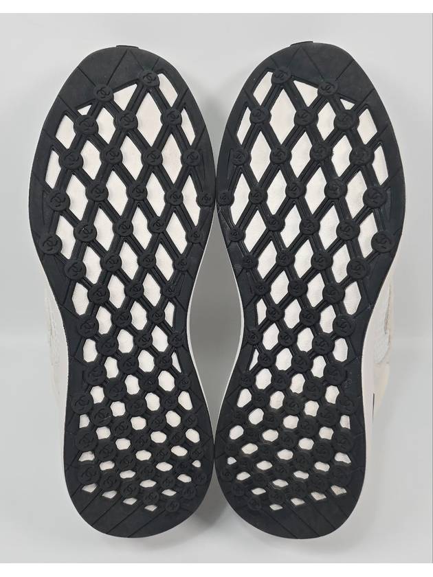 CC logo suede sneakers 235 Chanel
