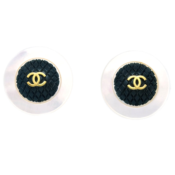 Top Quality Chanel White Black Button Shell Earrings Clip-On