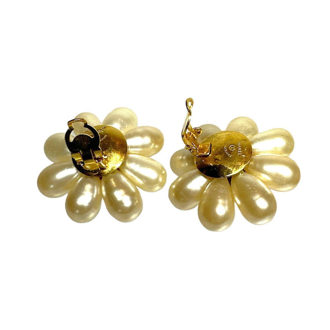 Vintage Top Quality Chanel bag Faux Pearl Flower Earrings
