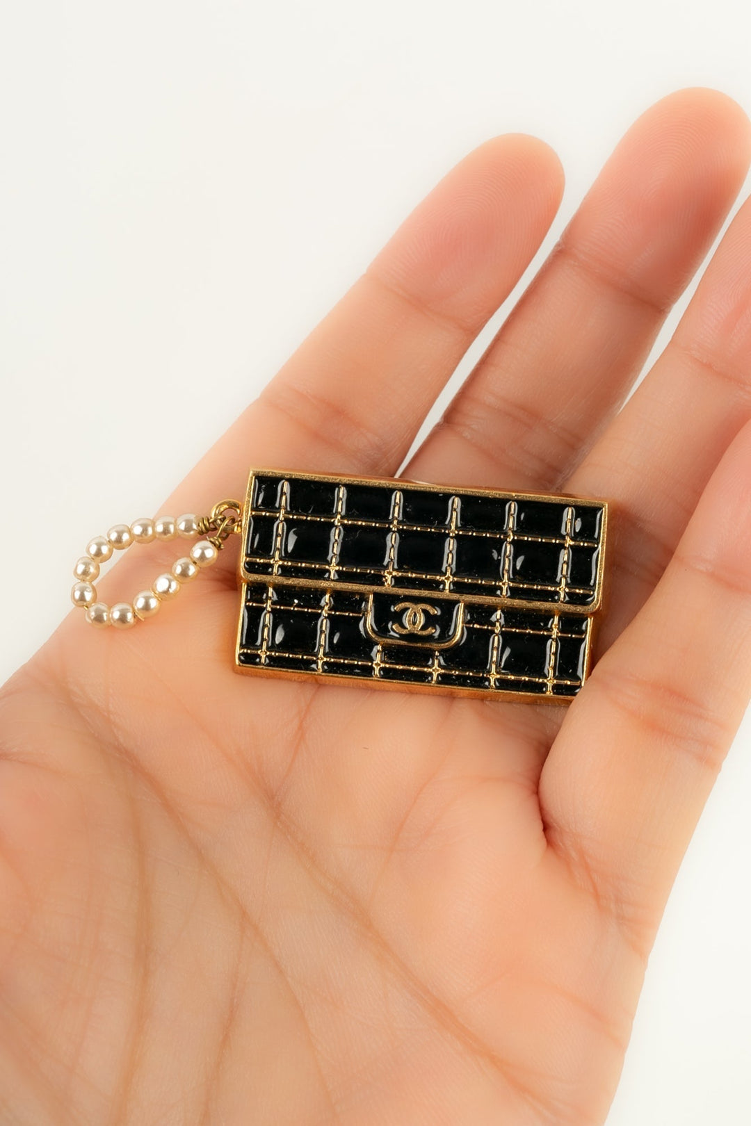 Broche / Pins "sac √† main" Top Quality Chanel 2002