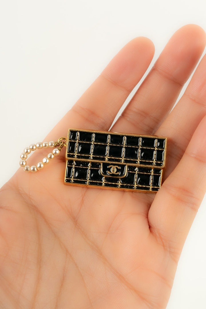 Broche / Pins "sac √† main" Top Quality Chanel 2002