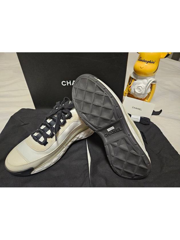 Mixed Fibers Velvet Calfskin Low Top Sneakers Ivory Chanel