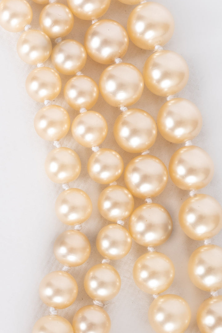 Collier de perles nacr√©es Chanel