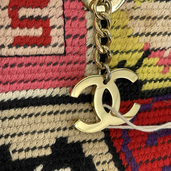 Chanel - Multicolor Knit Needlepoint Patchwork CC Shoulder Bag