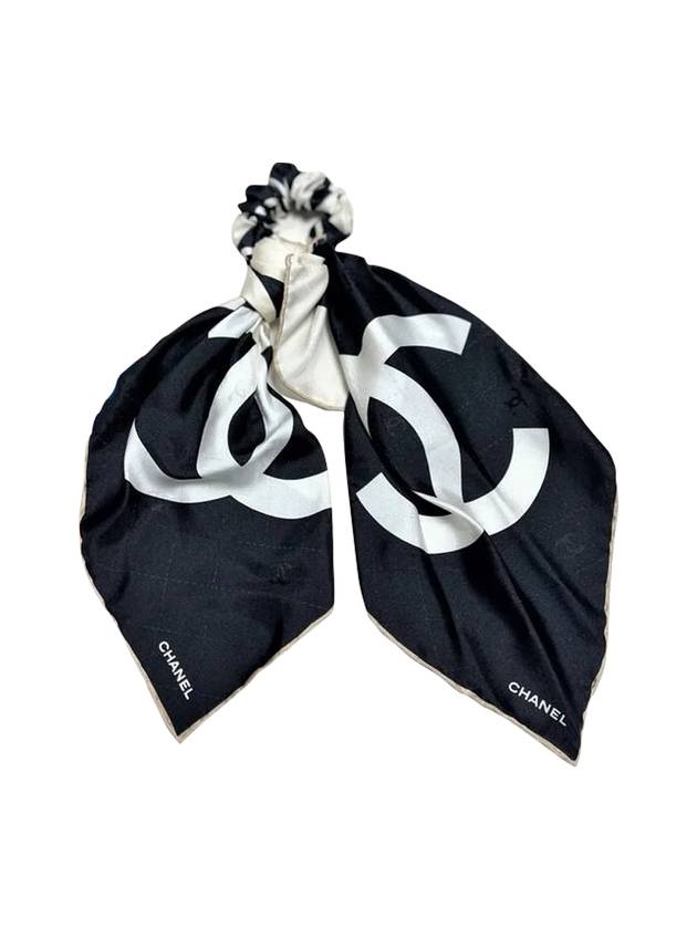 CC Logo Scrunchie White Black Chanel