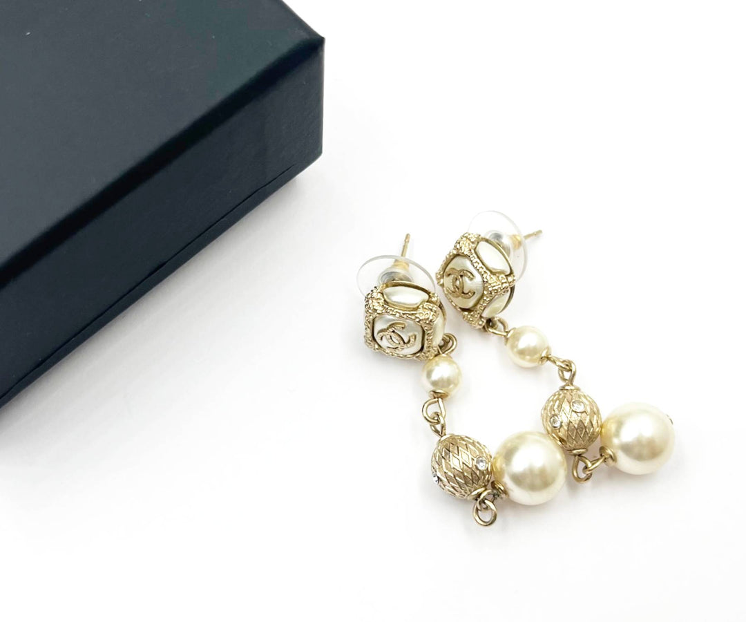 Top Quality Chanel Gold CC Argyle Pearl Ball Long Dangle Piercing