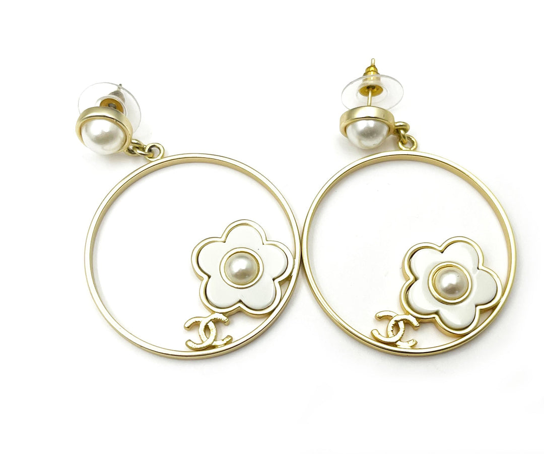Top Quality Chanel Gold CC White Daisy Round Ring Large Piercing Earrings