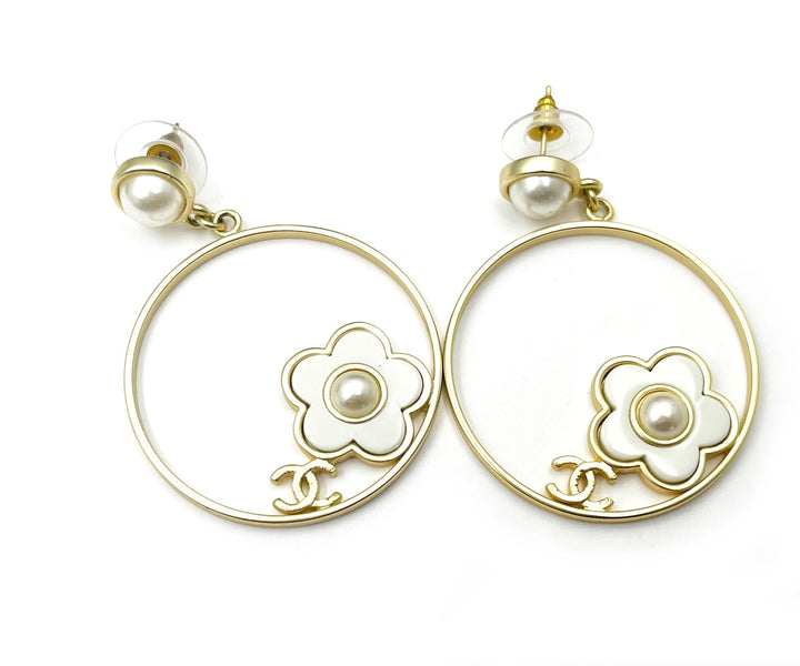 Top Quality Chanel Gold CC White Daisy Round Ring Large Piercing Earrings