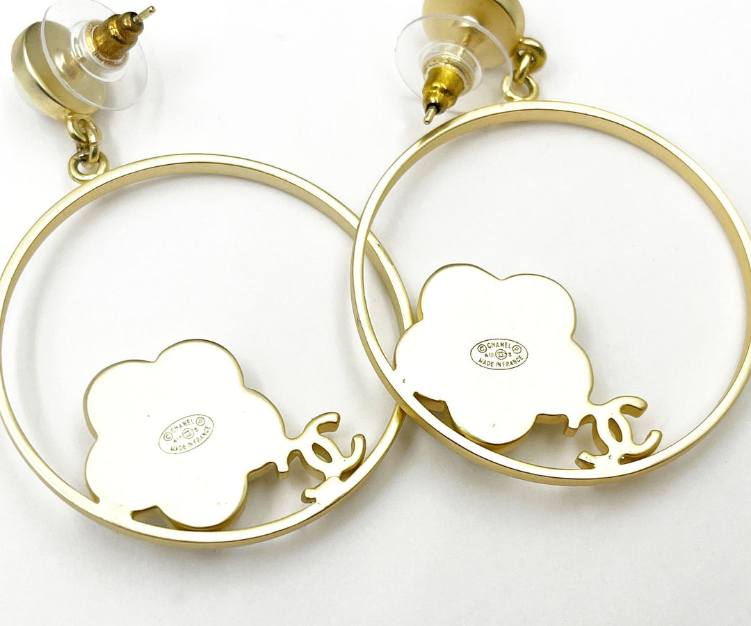 Top Quality Chanel Gold CC White Daisy Round Ring Large Piercing Earrings