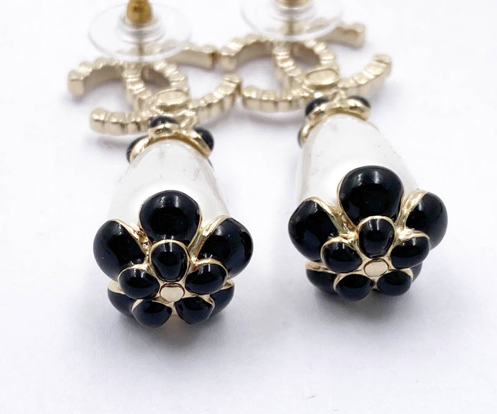 Chanel Brand New Gold Scallop CC Black Flower Pearl Large Piercing Earrings