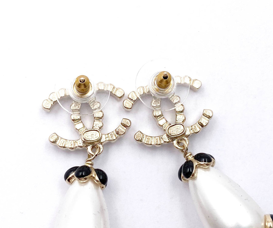 Chanel Brand New Gold Scallop CC Black Flower Pearl Large Piercing Earrings