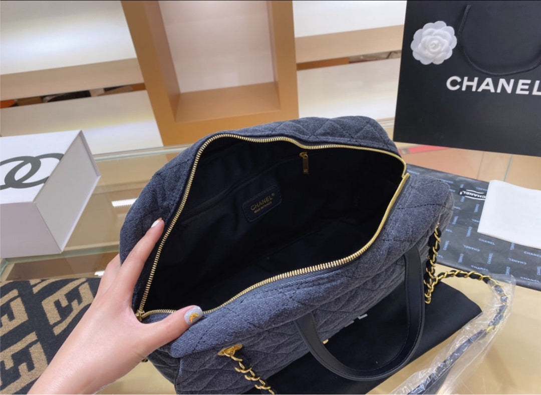 Large woman Top Quality Chanel handbag