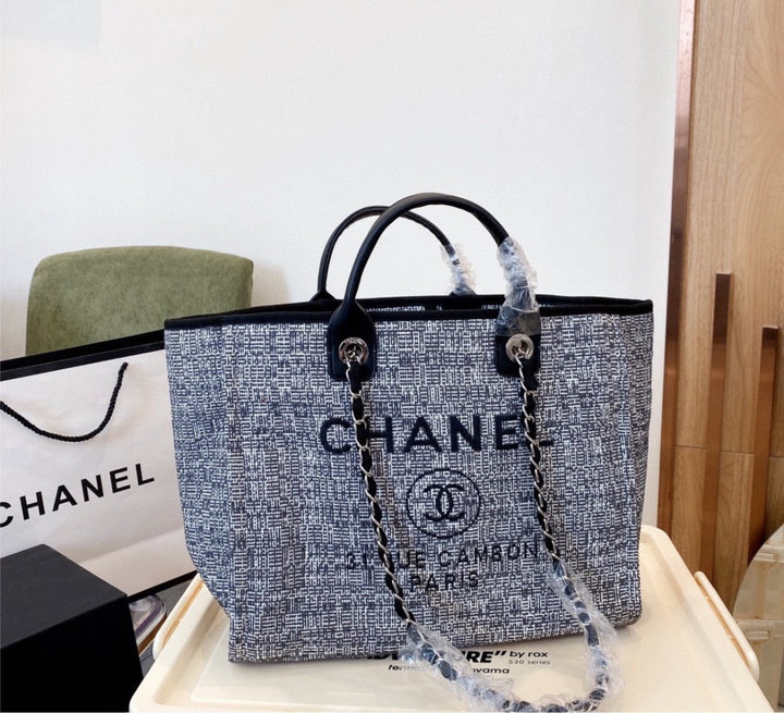 Woman new Top Quality Chanel shoulder handbag
