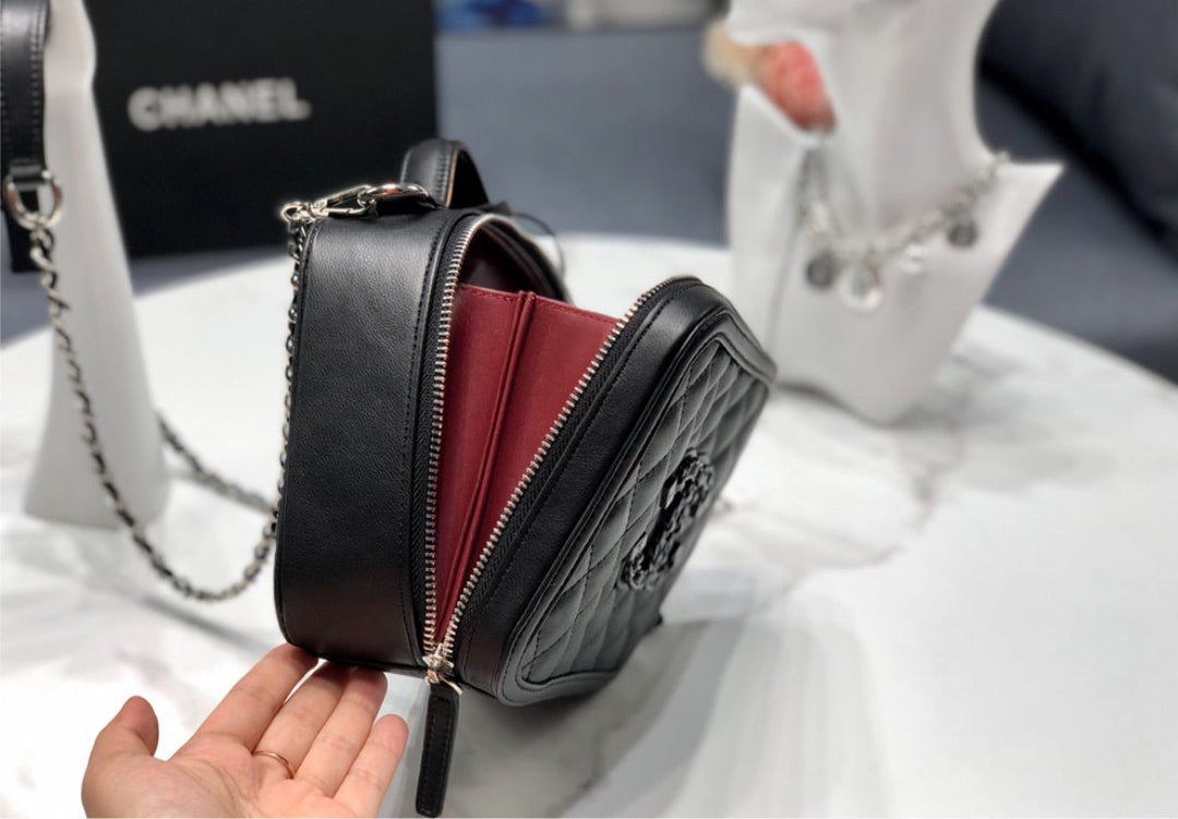 Top Quality Chanel new Black shoulder handbag
