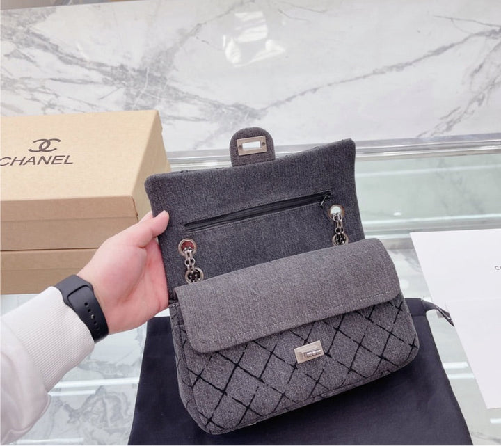 Woman Top Quality Chanel shoulder handbag