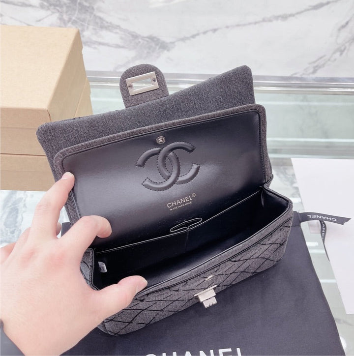 Woman Top Quality Chanel shoulder handbag