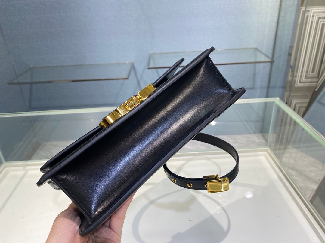 Christian Dior 30 Montaigne Bag