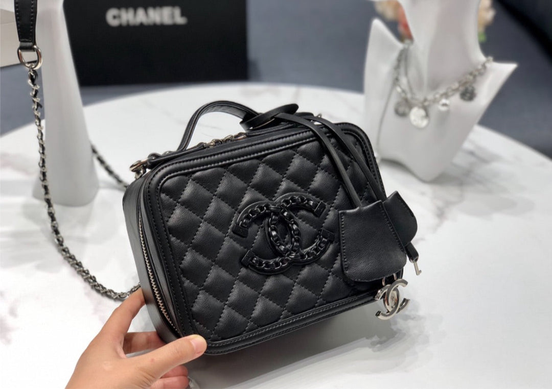 Top Quality Chanel new Black shoulder handbag