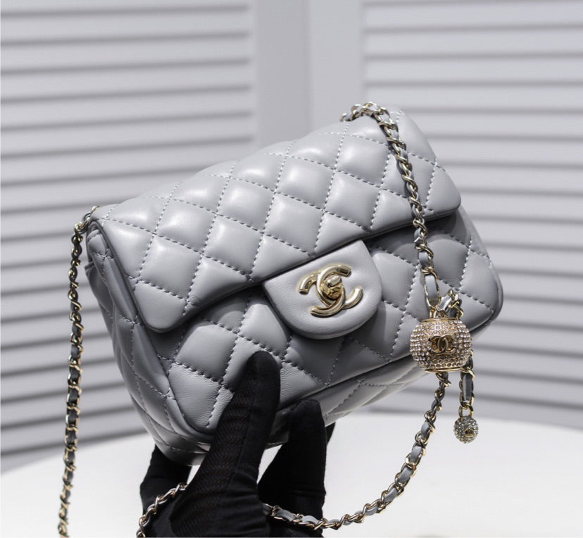 Top Quality Chanel woman crossbody/shoulder handbag