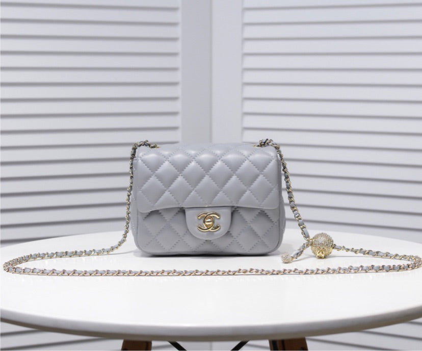 Top Quality Chanel woman crossbody/shoulder handbag
