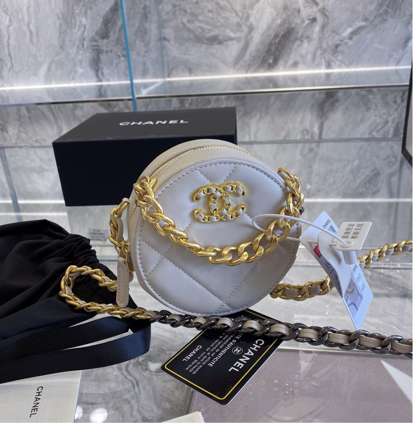 Top Quality Chanel crossbody handbag
